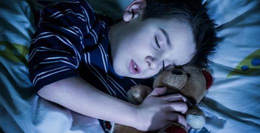 强行叫醒一个梦游的人危险吗,为什么说不要叫醒一个梦游的人