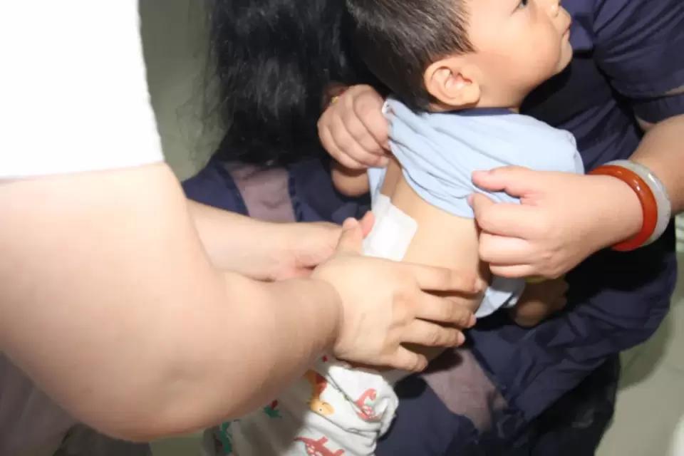 宝宝吹空调感冒怎么办,宝宝感冒儿科医生怎么治疗