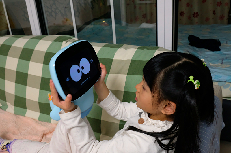 聪聪ai陪伴教育机器人开箱篇,有你的日子很开心