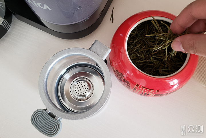 莱卡净饮机和净水器的区别,莱卡直饮滤水壶加热一体机