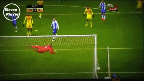 足球技巧射门,夸雷斯马外脚背射门