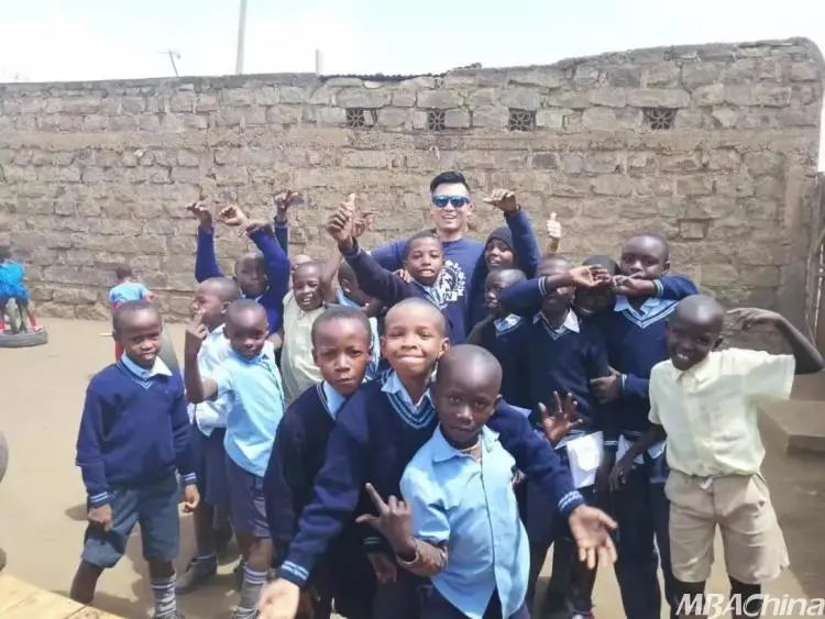 一个小镇姑娘逆袭,小镇青年逆袭的故事