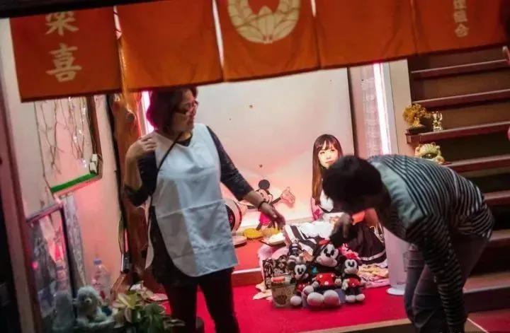 *拍偷**的照片带你看看日本*灯区红**