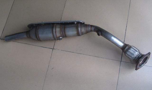 发动机故障灯亮的问题很难解决吗,发动机故障灯亮了教你一招