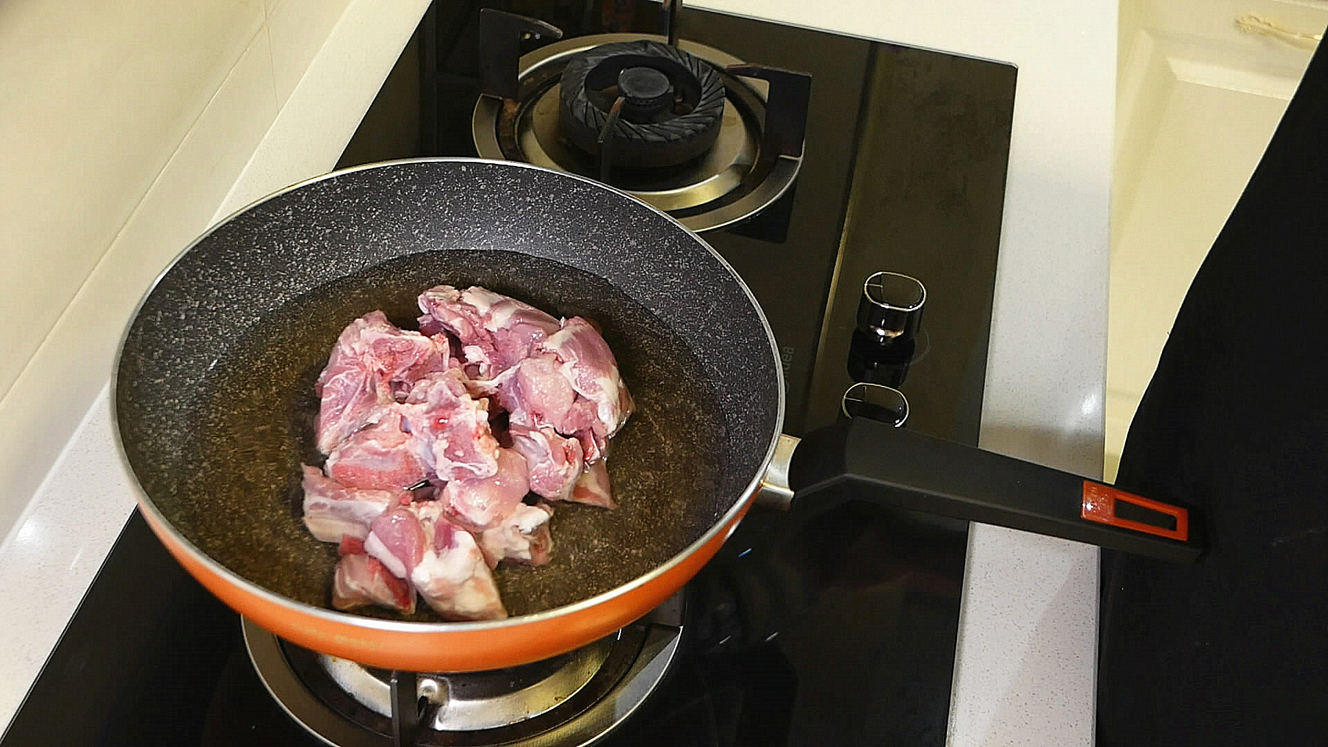 香辣排骨干锅正宗做法,排骨香辣锅的正宗做法