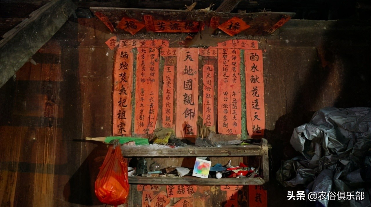 农村丧葬习俗：从选择坟地打井坑到葬后祭祀，这4件事需要多注意