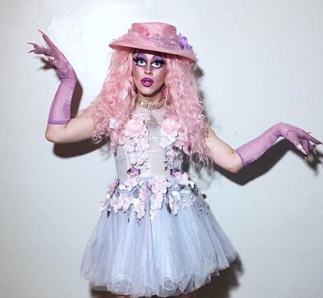 有人看见这篇文章出个可替换甲片的指甲油手套，我绝对第一个下单