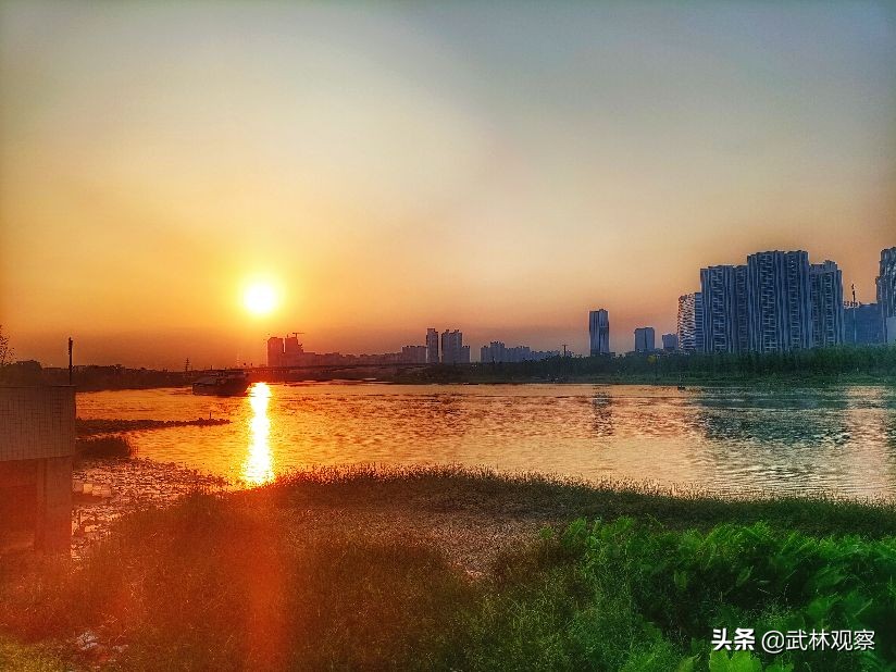 妹子说她是美术老师,女生说你是摄影师