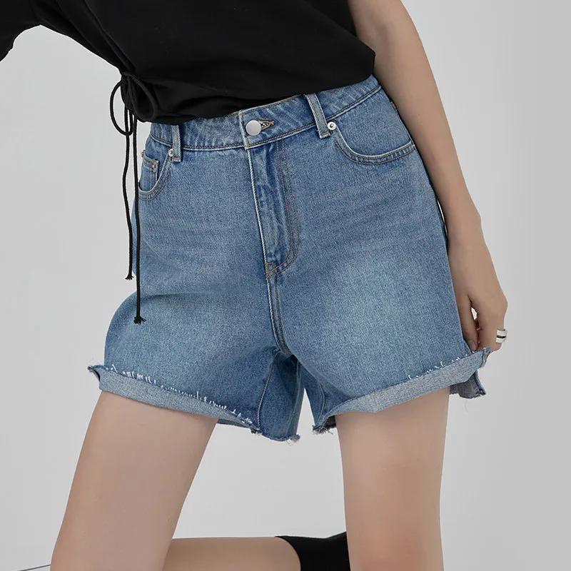 夏天薄款牛仔短裤,怎样选择牛仔短裤显瘦