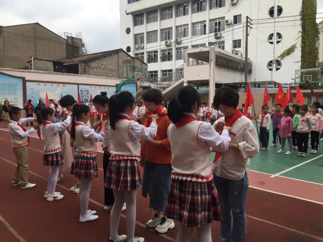 你好红领巾活动方案和总结,红领巾小学生入队仪式新队员发言