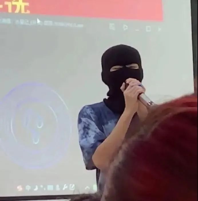 “网上买了件*男猛**T恤后?”哈哈哈哈快停止散发你的魅力吧