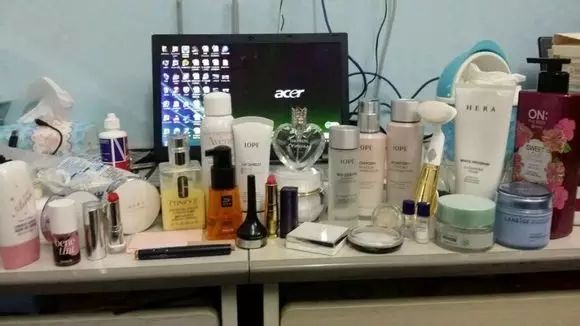 隐藏式梳妆台你见过吗,别人的梳妆台照片