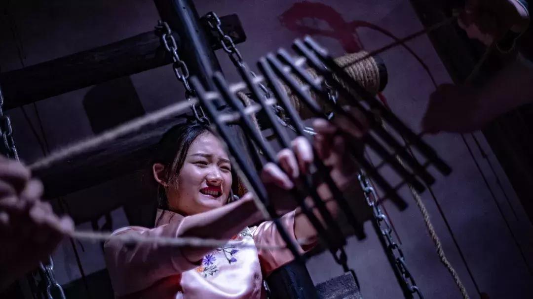 恐怖密室《绣花鞋》：探寻神秘*杀凶**案的真相，寒气四溢很解暑