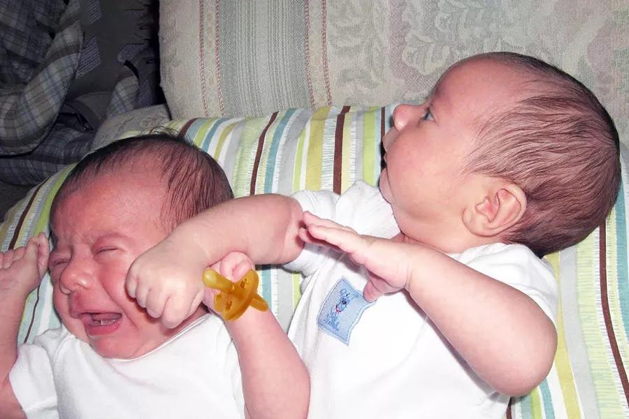 3岁孩子爱打人怎么办要正确引导,三岁孩子爱打人怎么教育孩子