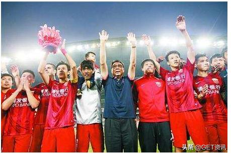 徐根宝足坛,徐根宝为国足颁奖