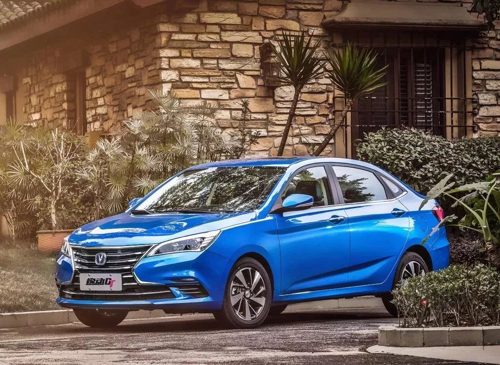 想买4万5万多的轿车选这三款就行,首付两万什么车性价比高