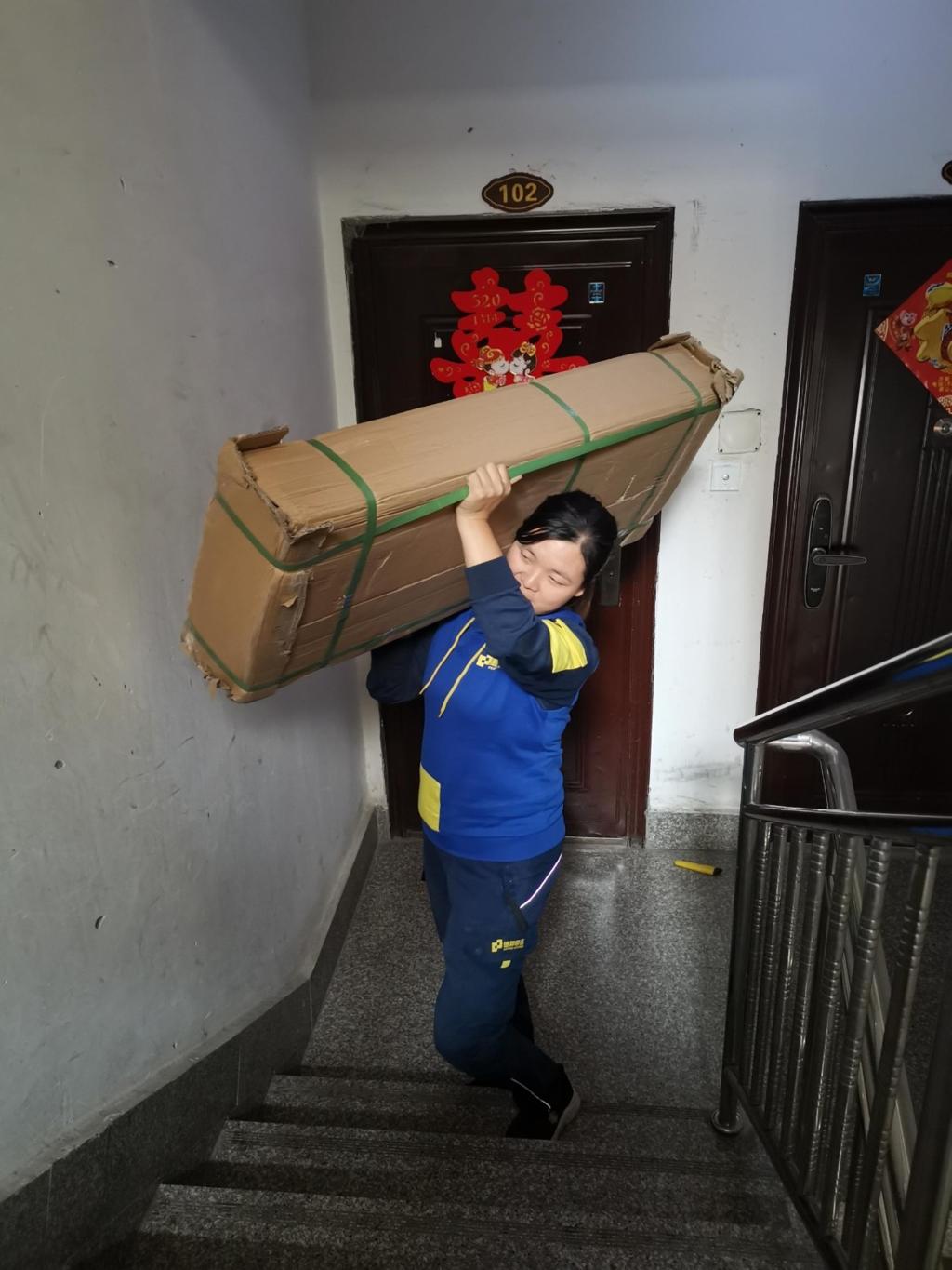 德邦快递小姐姐视频,上海德邦快递小姐姐