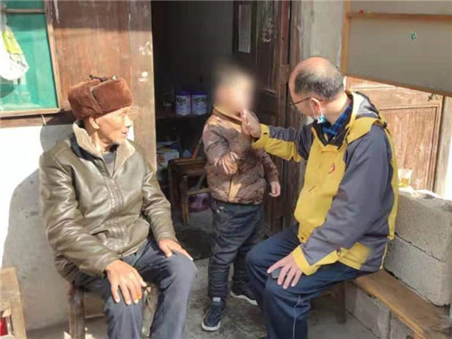 天台平桥镇辉龙大酒店,情系困难员工爱心捐助暖人心