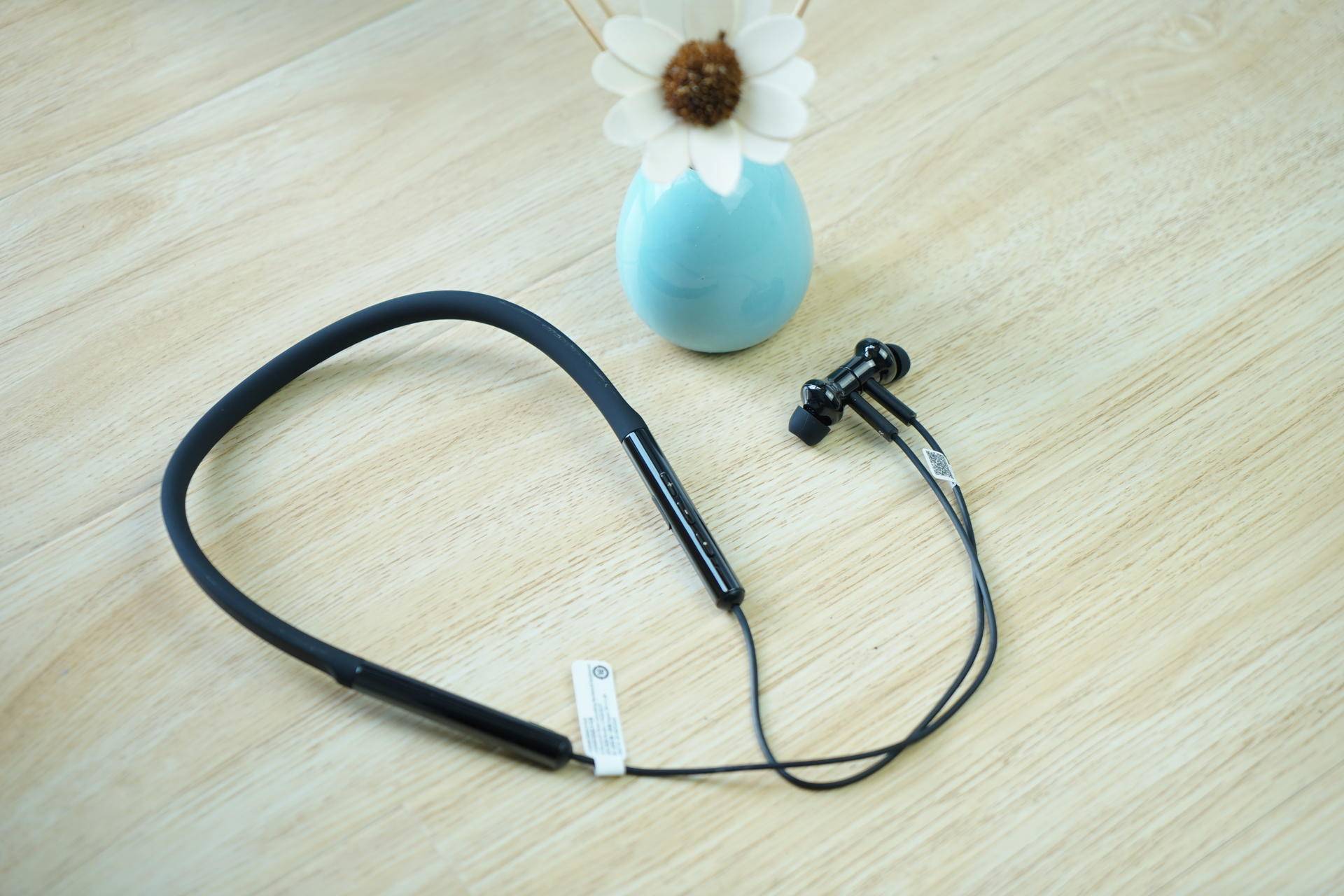 小米降噪项圈对比华为freelace,小米蓝牙降噪项圈耳机使用方法