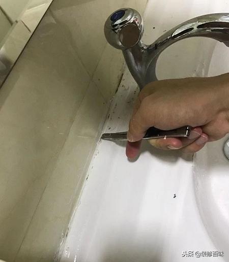 玻璃胶容易发霉用什么好,白色的玻璃胶发霉什么原因