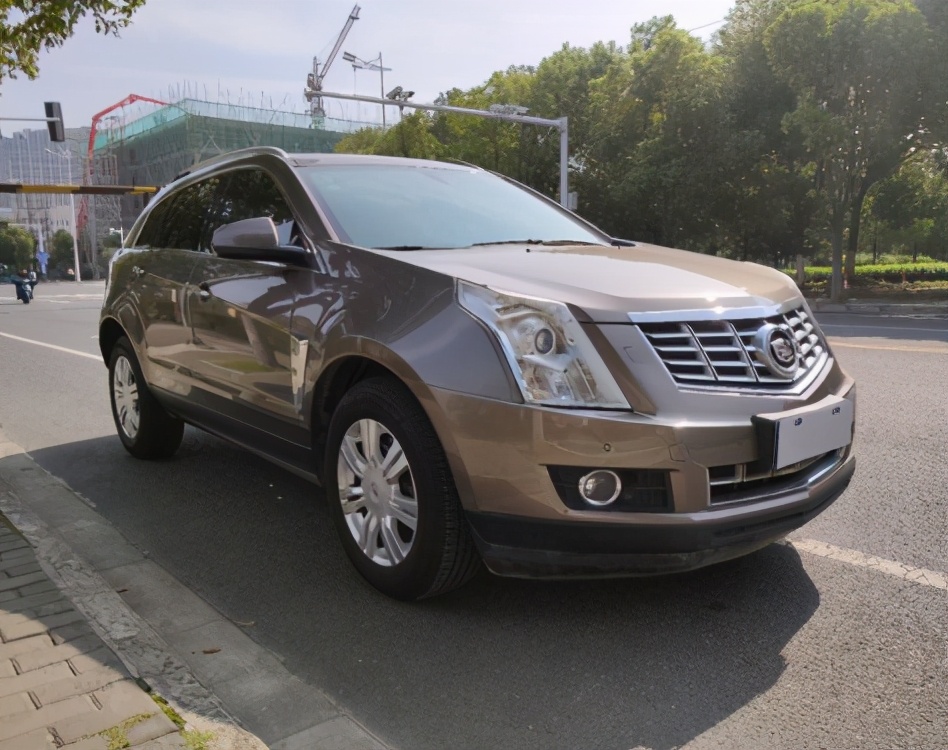 同为豪华品牌掉价最狠15万内就可以买到的洗浴城专车—凯迪拉克