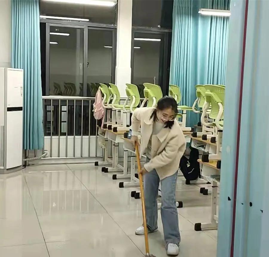 郑东新区云台小学校长,郑州郑东新区云台小学怎么样