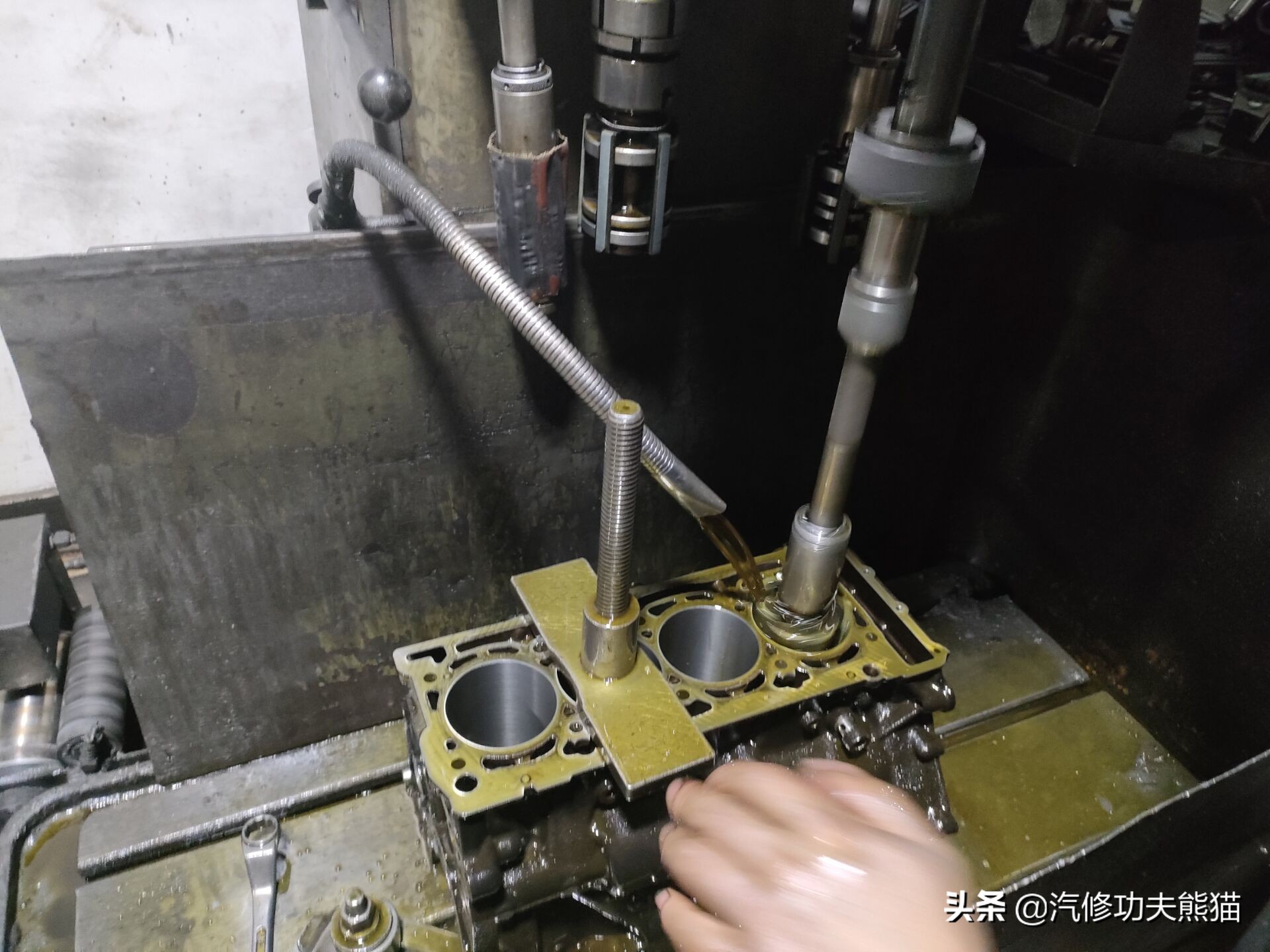 斯柯达昊锐烧机油维修视频,大众斯柯达昊锐1.8t烧机油