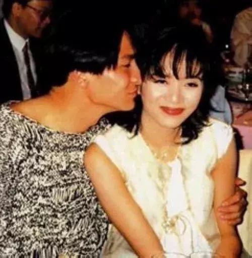 赵文卓梅艳芳扶灵,梅艳芳扶灵赵文卓