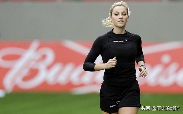 足球历史著名事件,足球大力神杯趣闻