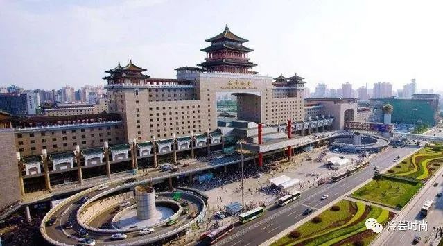 以建筑为主题的服装设计主题分析,服装设计建筑设计