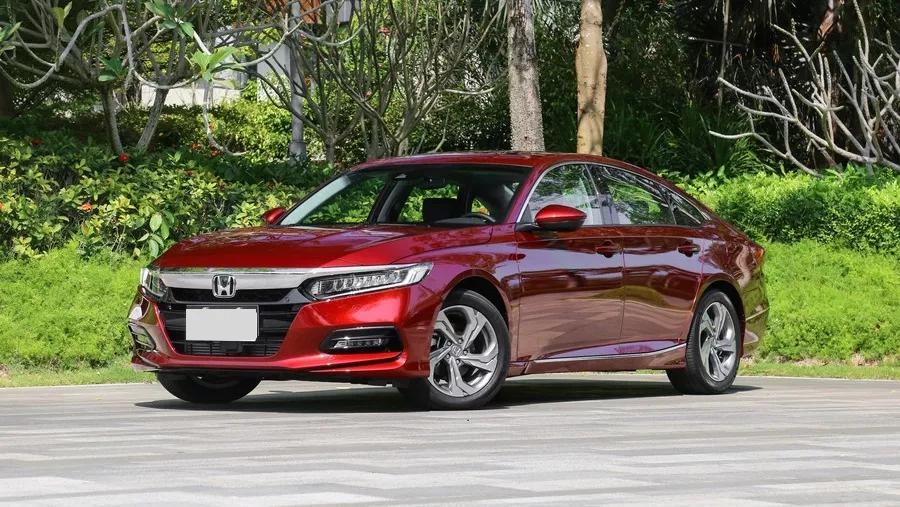 迈腾330和雅阁1.5t哪一个值得购买,新车上市迈腾限时优惠2.50万