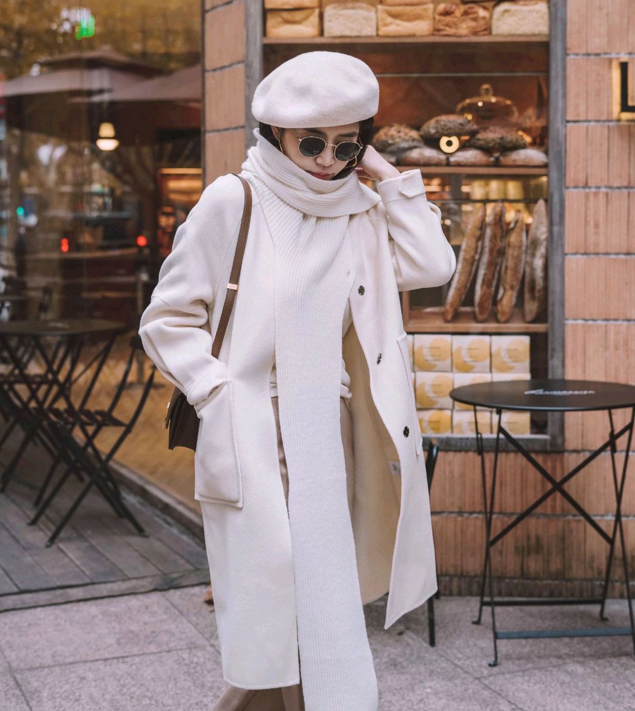 高端驼色毛呢大衣穿搭高级感,呢子大衣配直筒裤穿搭高级感