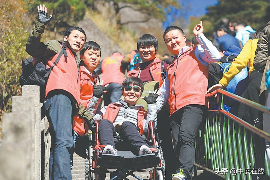 国庆特别报道,国庆特别报告红马甲擦亮文明底色