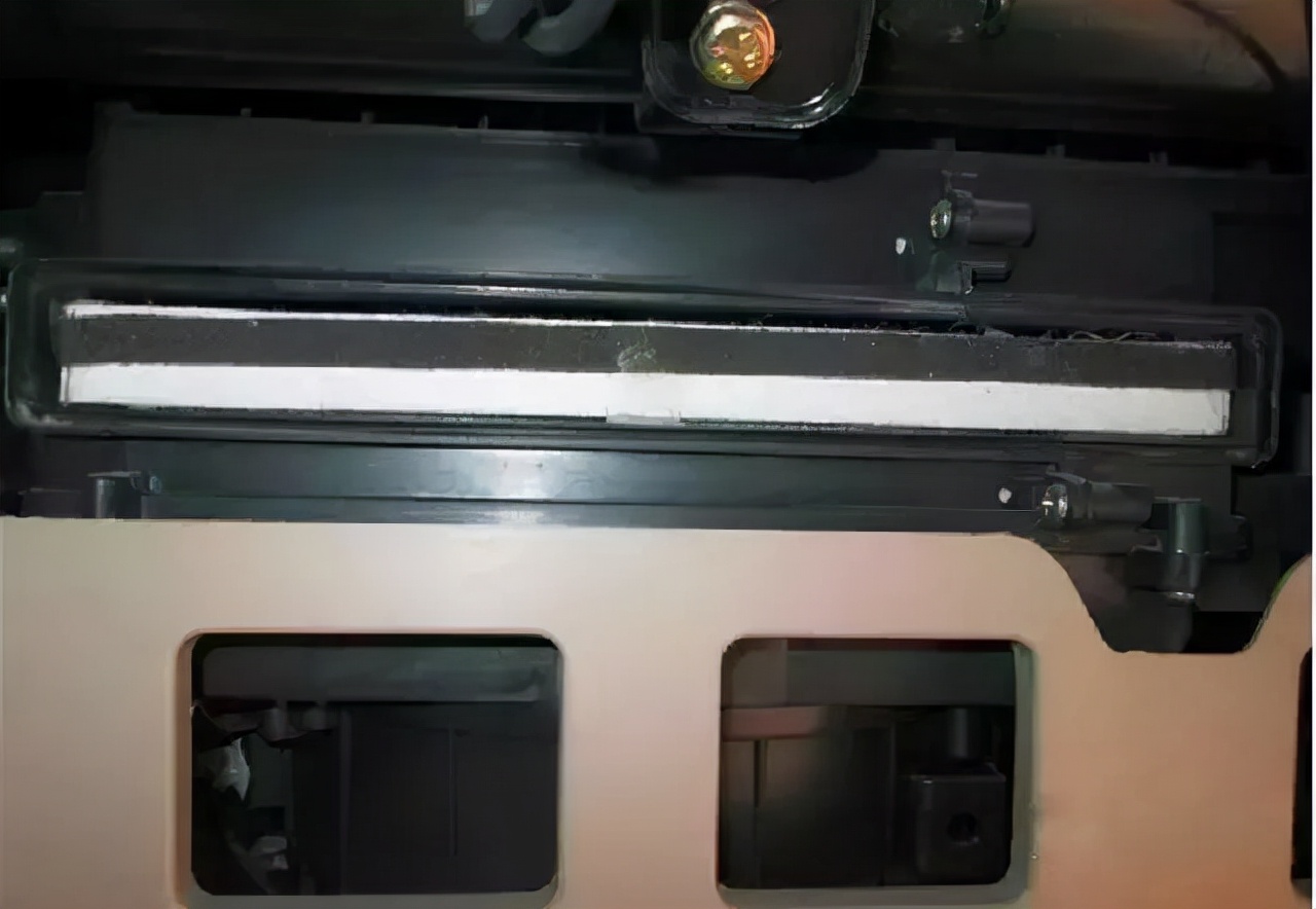 指南者空调滤芯在哪个位置,福克斯空调滤芯在什么位置