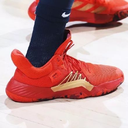 米切尔要求阿迪达斯出签名鞋,阿迪达斯米切尔最新款篮球鞋