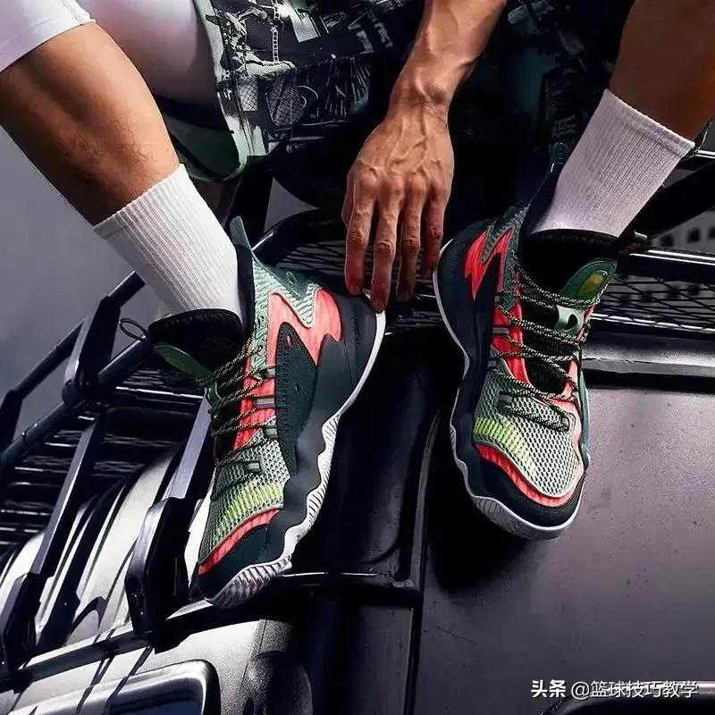 两款最近很火的国产球鞋大对比，音速8终于出低帮版本了