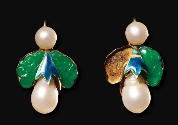 复古风再次刮起来，翡翠首饰造型富有立体感，代表国风首饰的特色