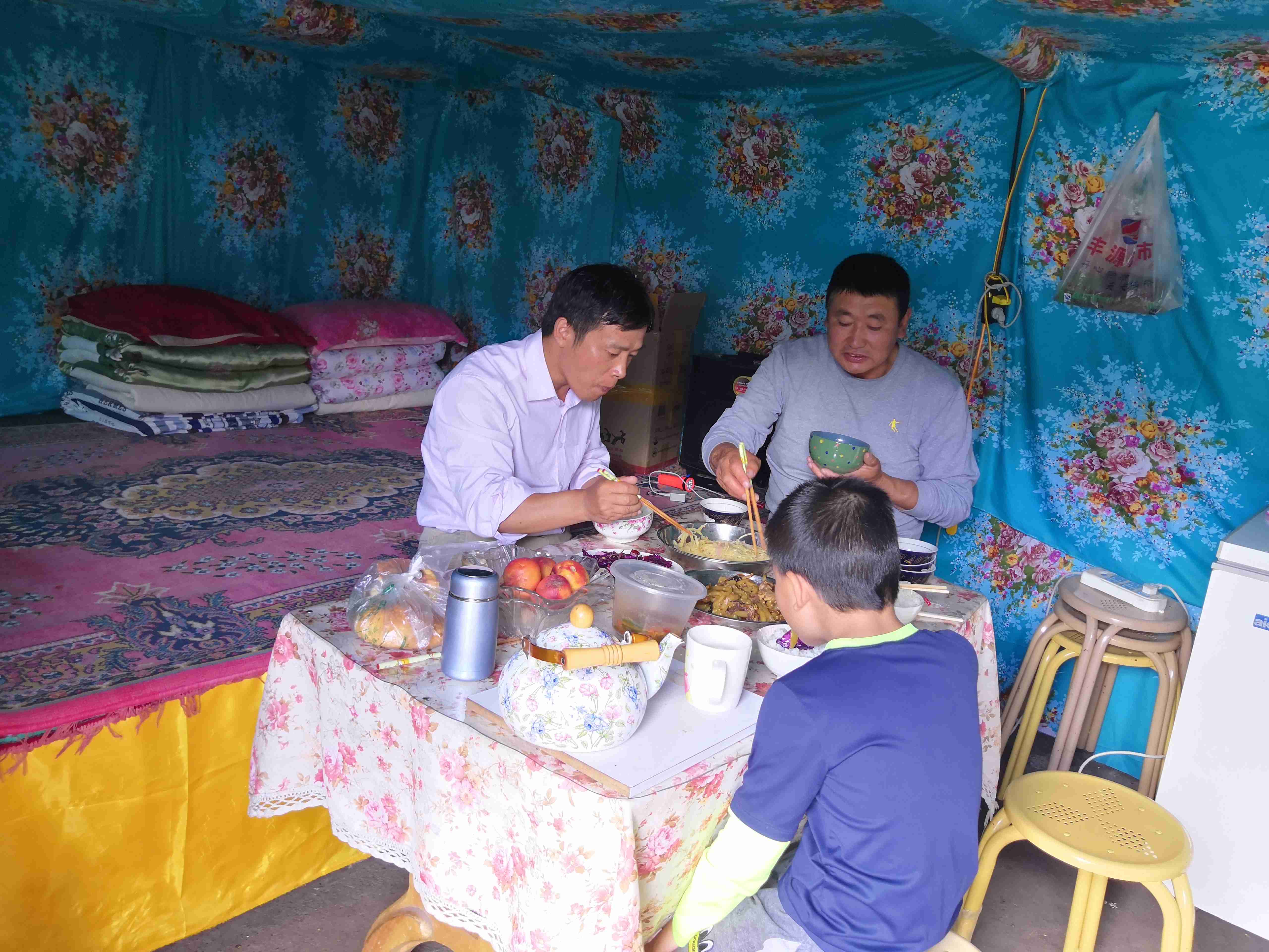 *疆新**蒙古包旅店老板，看他一天的收入多少，一个月就抵我一年工资