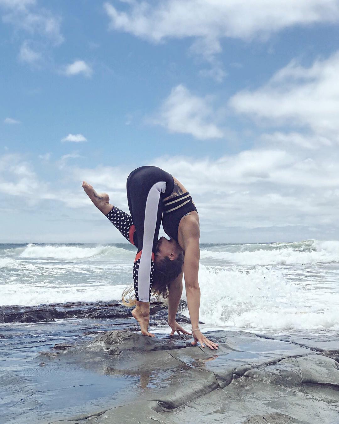 腹部扭转,练腹部动作可以促进肠胃蠕动吗