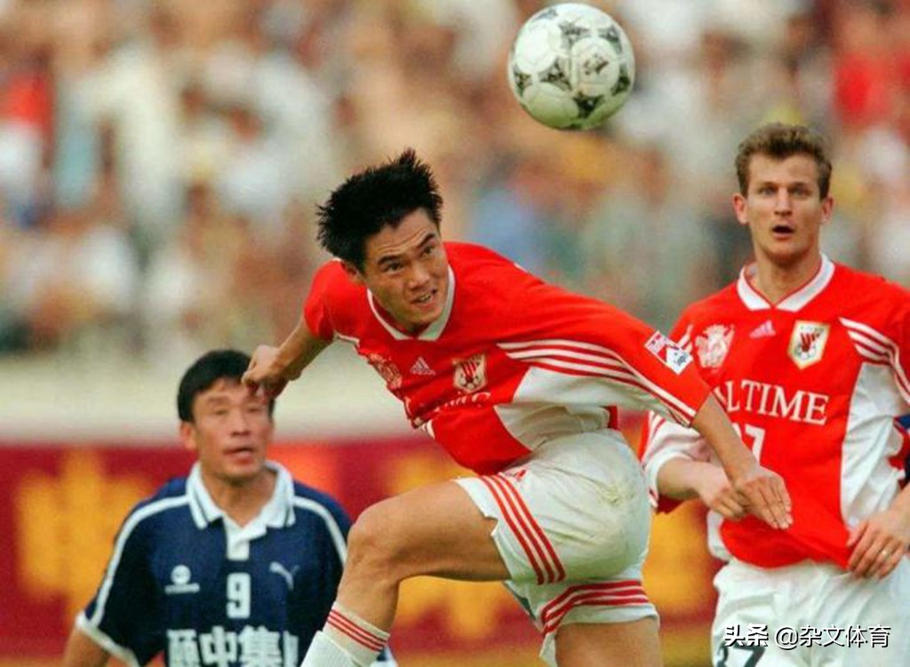 48岁教练错过鲁能！球员时代两次被曼联邀请，执教经验不输郝伟