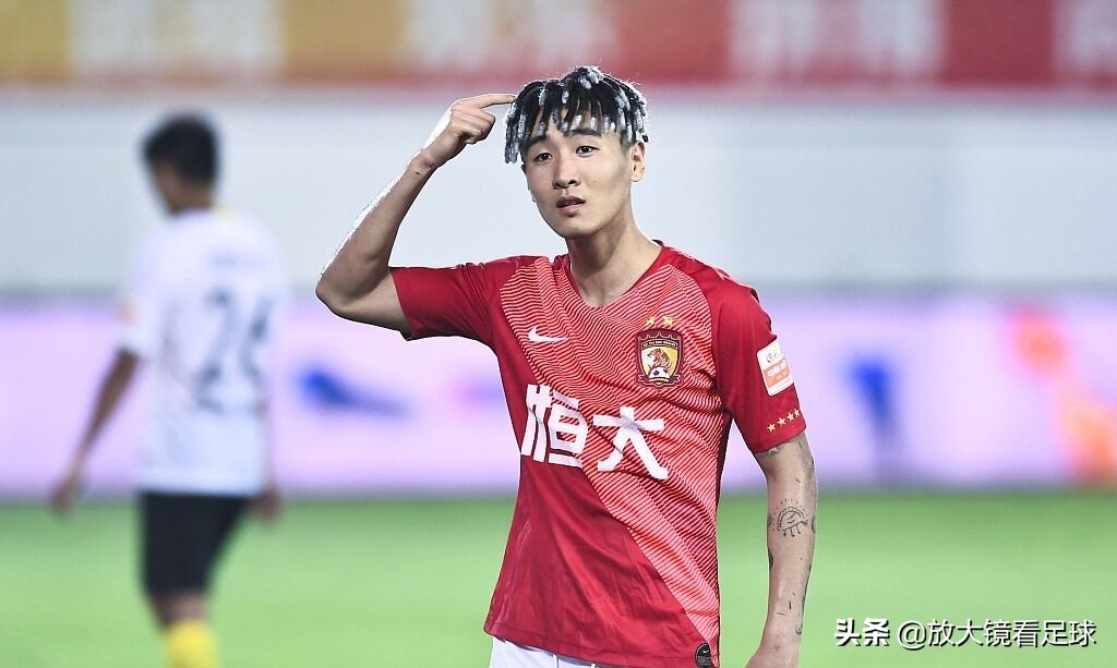 足球巨星的骚操作,中国足球对乌兹别克韦世豪