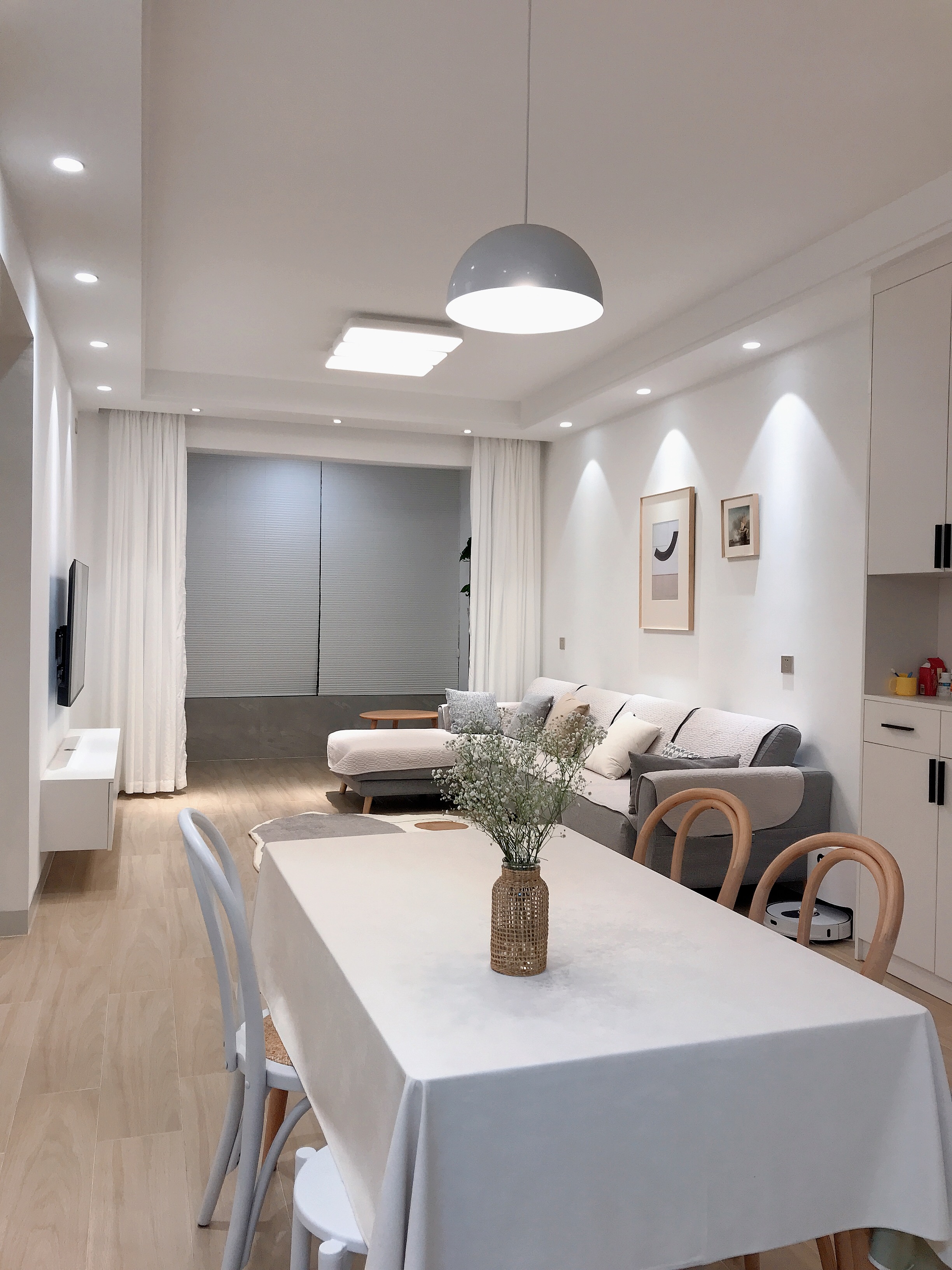 现在客厅一般装什么吸顶灯好看,客厅明装射灯怎么装好看效果图