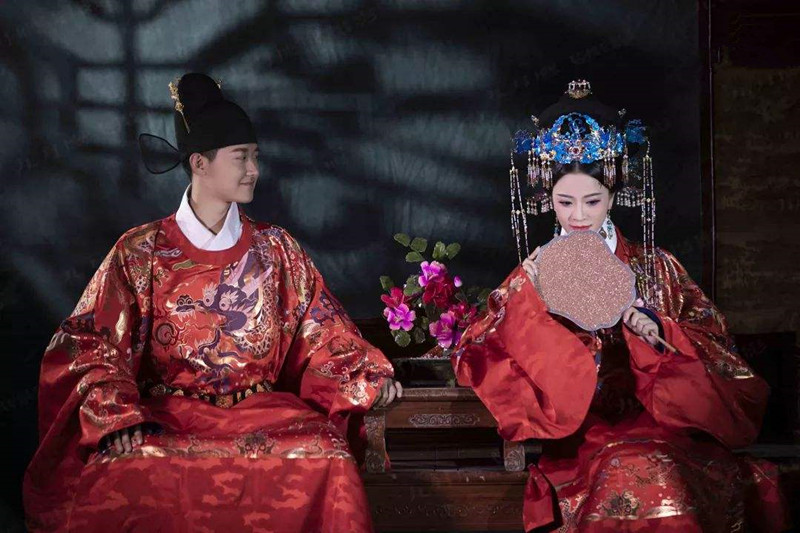 玄纁为色、纯白无瑕、红绿相间：中国古代婚礼服色彩那些事