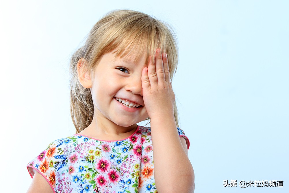 你知道孩子出生为什么有远视眼吗,什么原因会导致婴儿先天远视眼