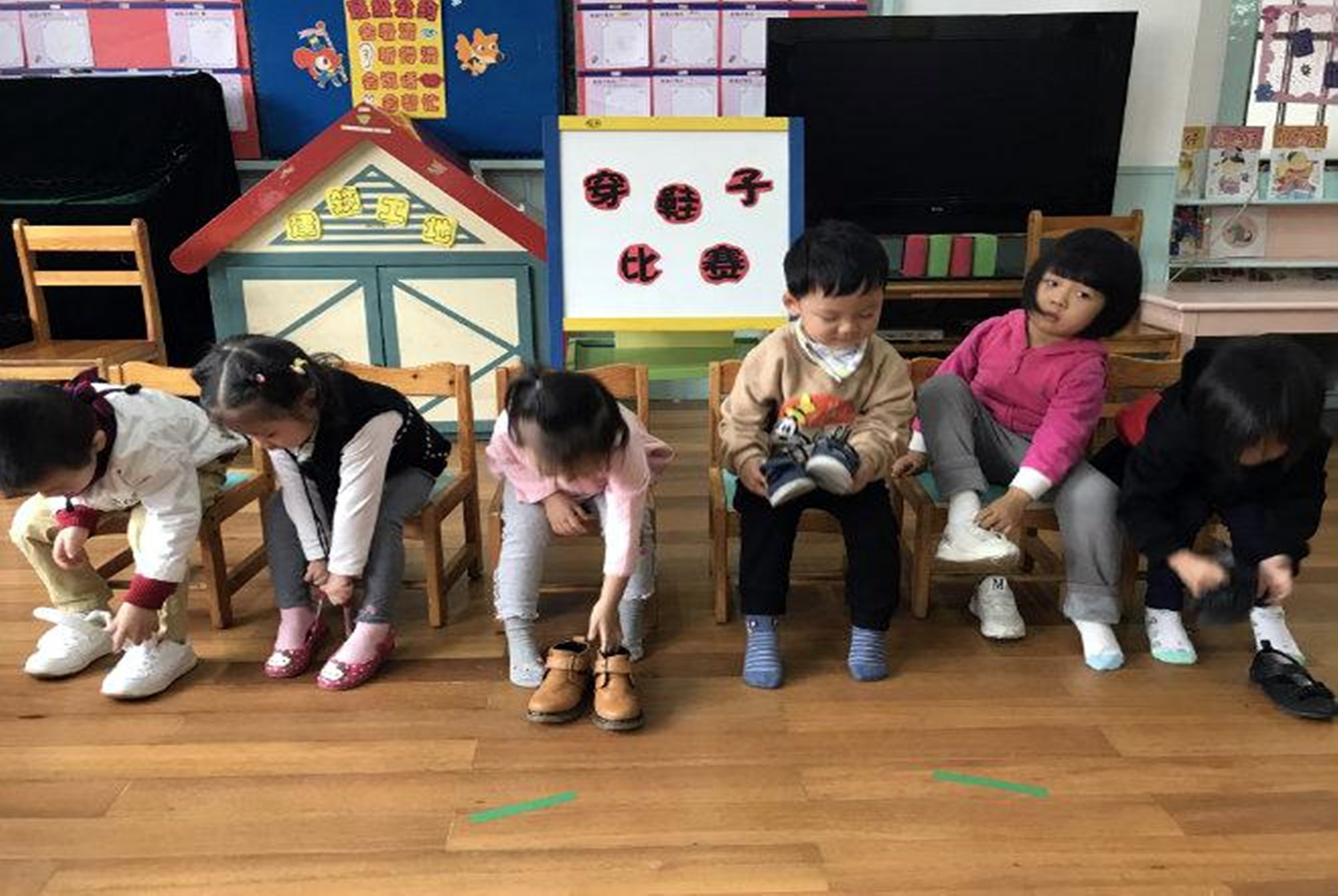 夏天给孩子买什么样的鞋比较好,给孩子买鞋买大多少合适