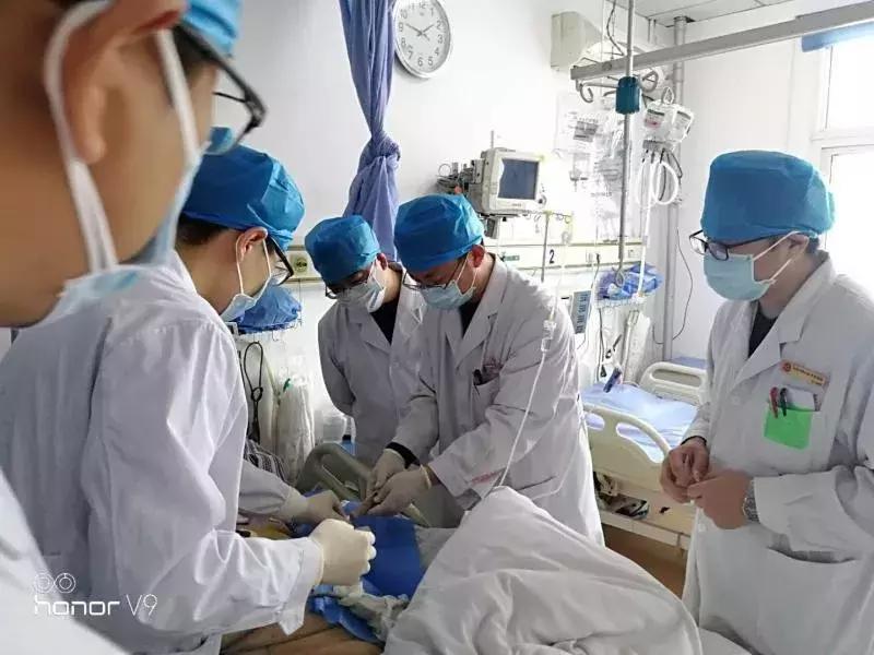 科室携手救治90岁高龄肝脓肿患者