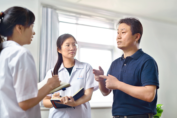 贴牌卫生巾哪个厂家好,最新款卫生巾生产厂家