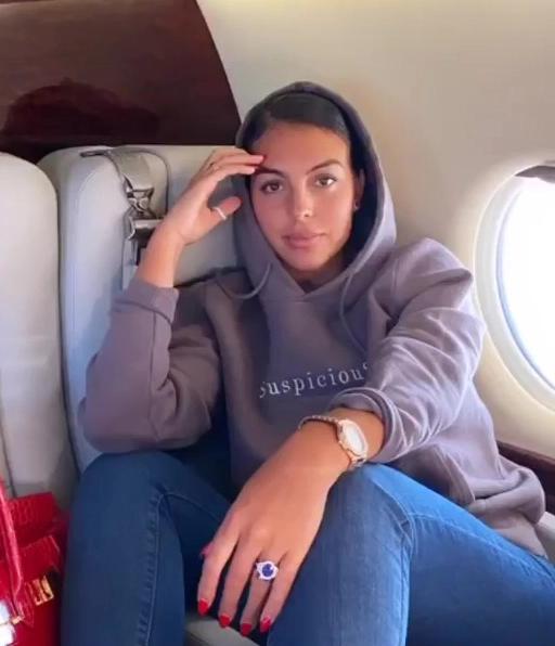 拿下亿万身价花花公子，从柜姐变第一富婆，她人生堪比偶像剧