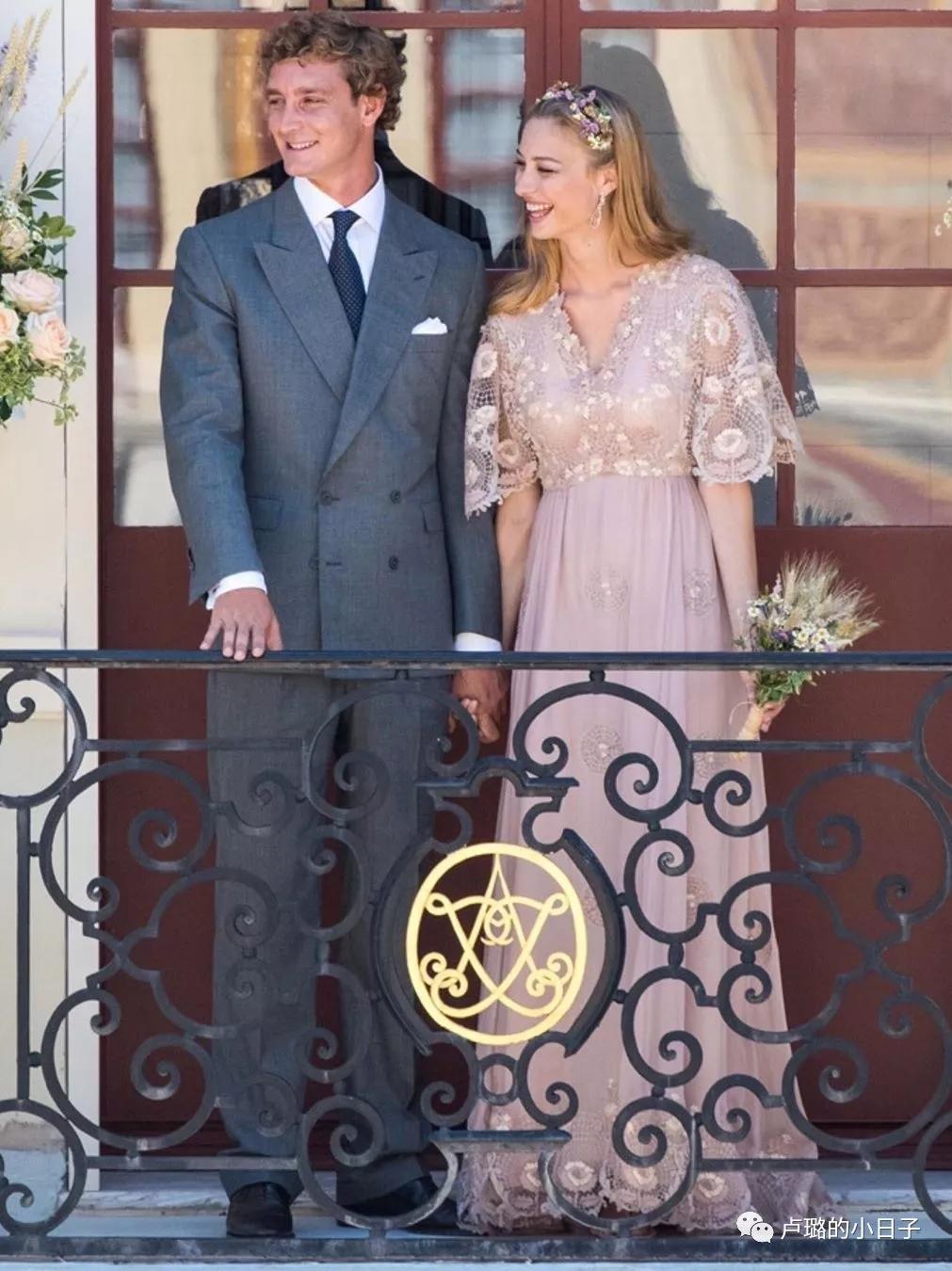 摩纳哥王妃终于精心打扮,摩纳哥最美王妃穿衣搭配