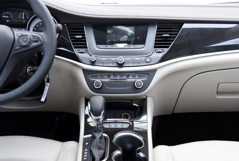 车长超4米7油耗仅6.3L的合资*级A**车3年车龄的别克威朗6万多值吗